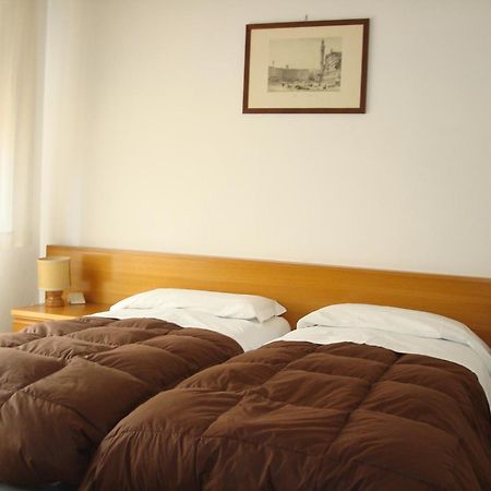 Albergo La Sfinge Chiusi Luaran gambar