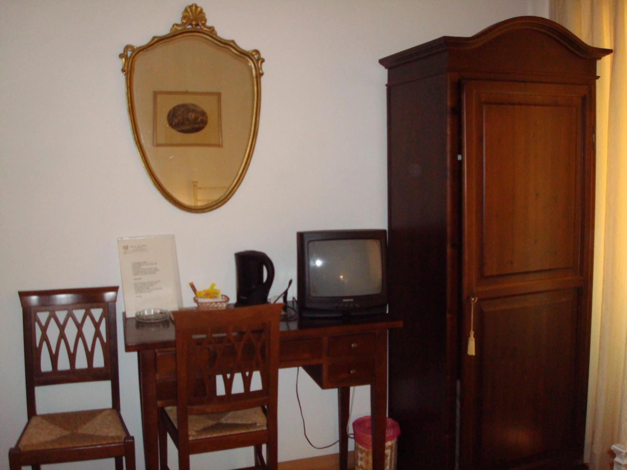 Albergo La Sfinge Chiusi Luaran gambar